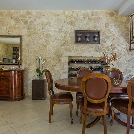 Piedra Villa