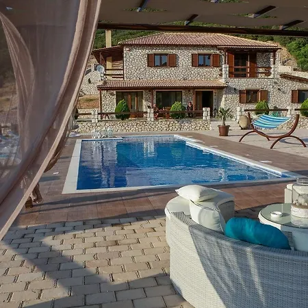 Piedra Villa